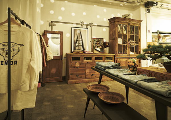 鏡 ミラー ドアデザイン