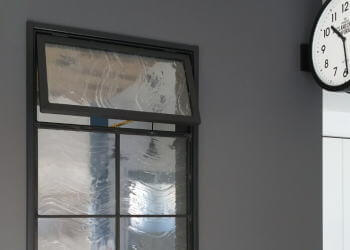 インダストリアルな空間づくりに欠かせないアイアン窓の販売